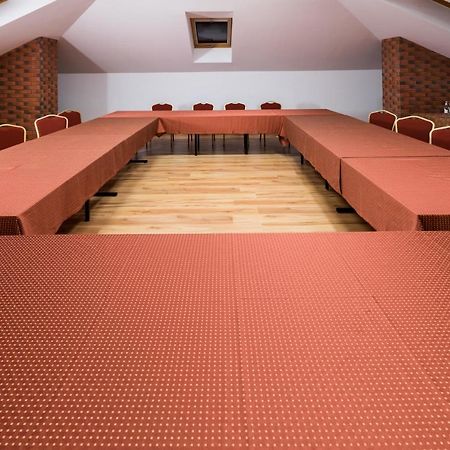 Dwor Ostoia Hotel Rymanów Eksteriør billede