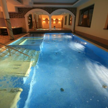 Dwor Ostoia Hotel Rymanów Eksteriør billede