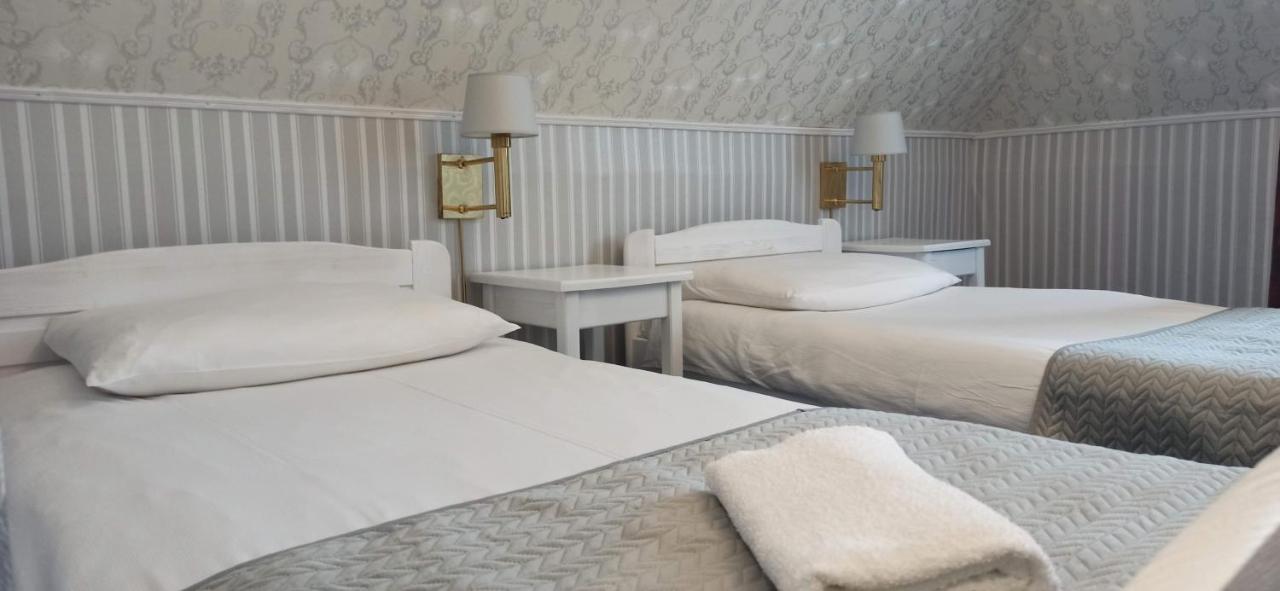 Dwor Ostoia Hotel Rymanów Eksteriør billede