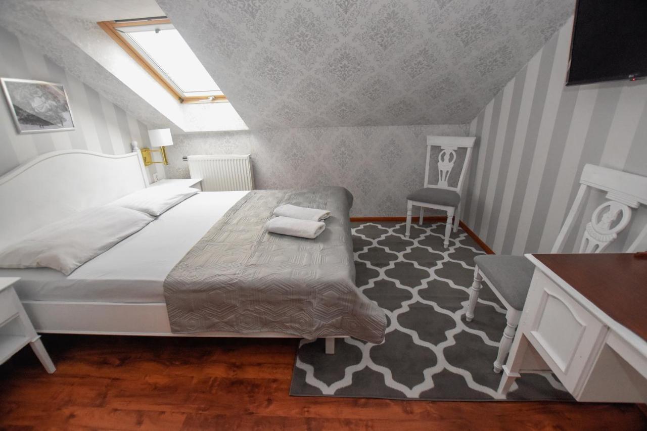 Dwor Ostoia Hotel Rymanów Eksteriør billede