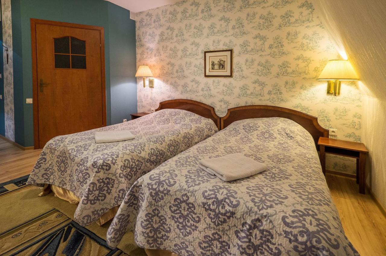 Dwor Ostoia Hotel Rymanów Eksteriør billede