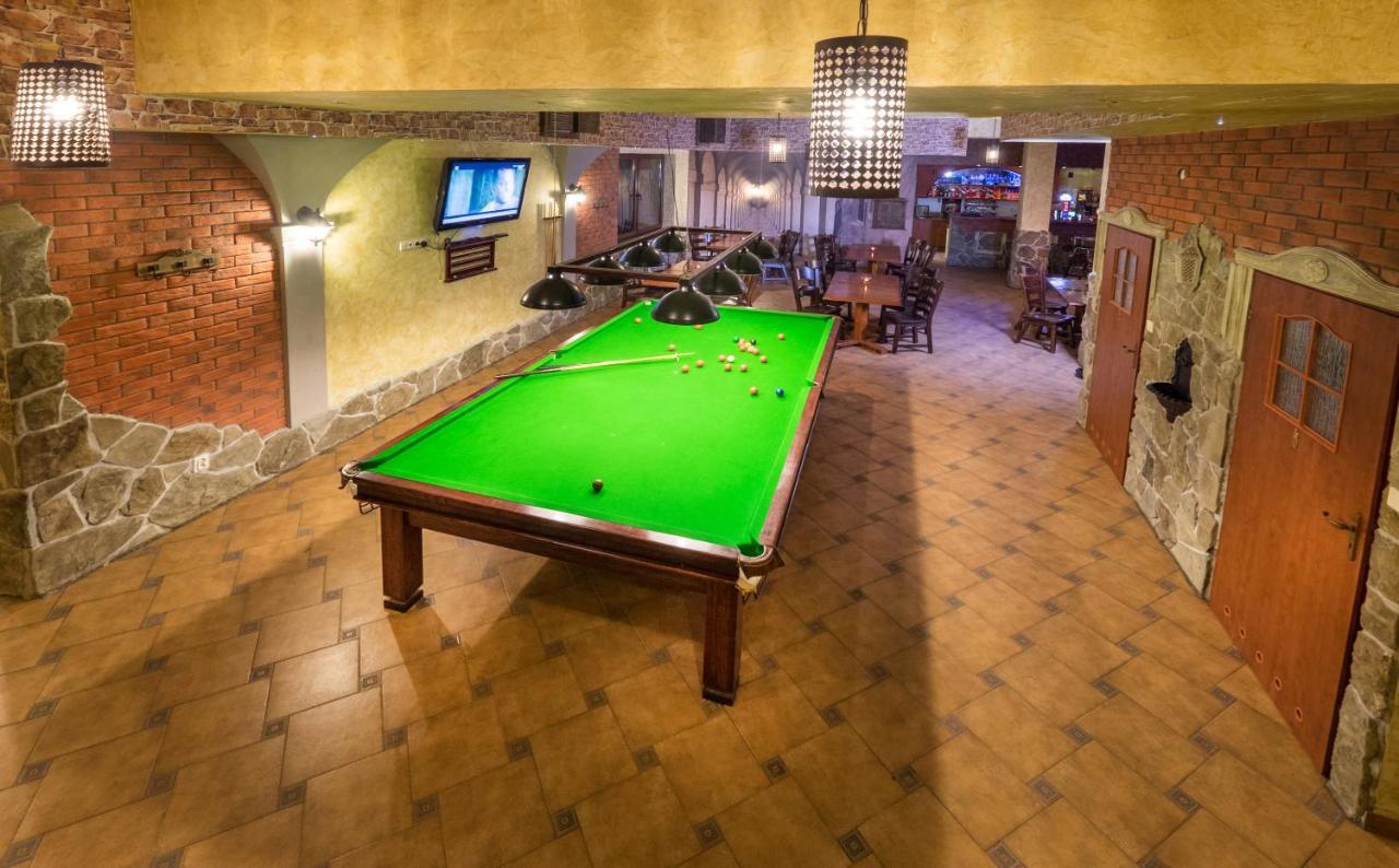 Dwor Ostoia Hotel Rymanów Eksteriør billede