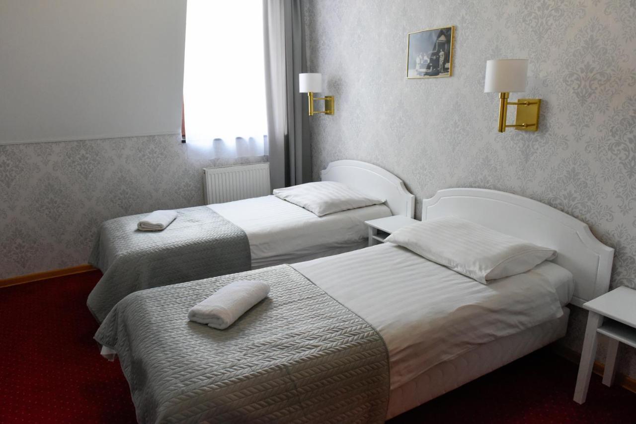 Dwor Ostoia Hotel Rymanów Eksteriør billede