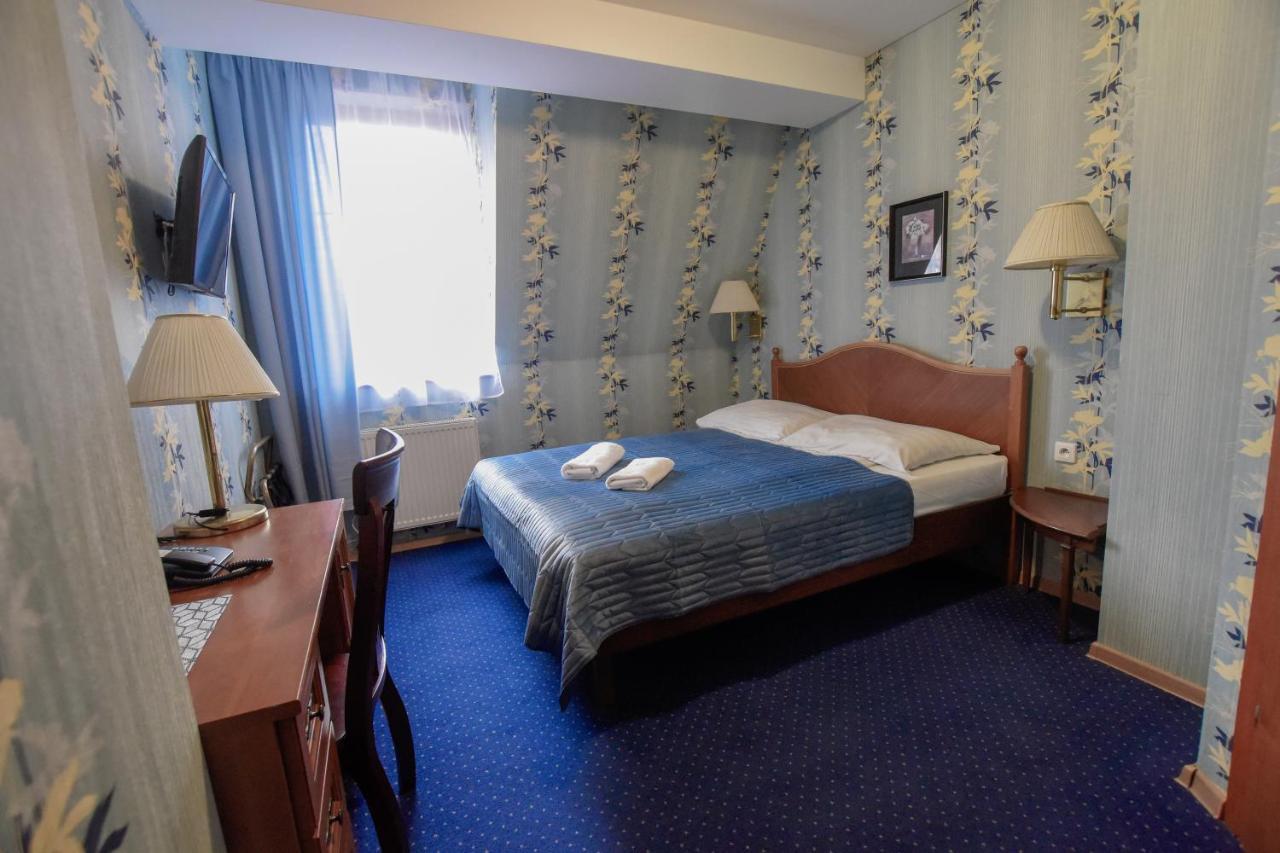 Dwor Ostoia Hotel Rymanów Eksteriør billede