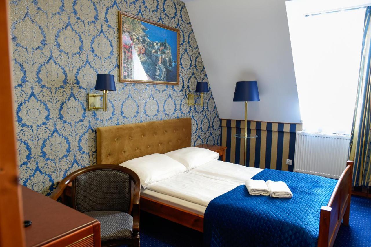 Dwor Ostoia Hotel Rymanów Eksteriør billede