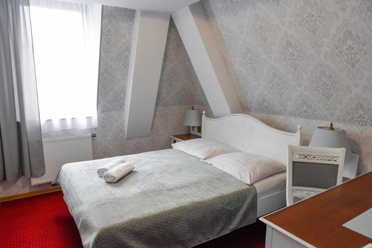 Dwor Ostoia Hotel Rymanów Eksteriør billede