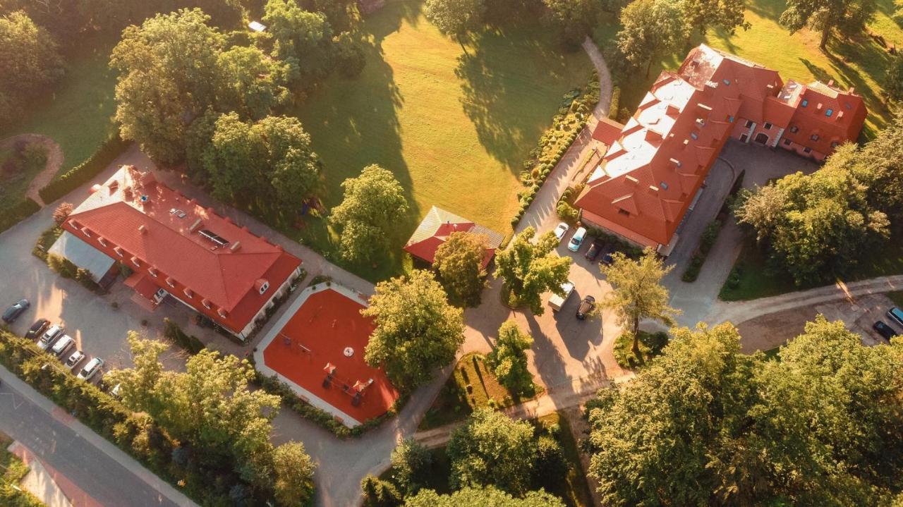 Dwor Ostoia Hotel Rymanów Eksteriør billede