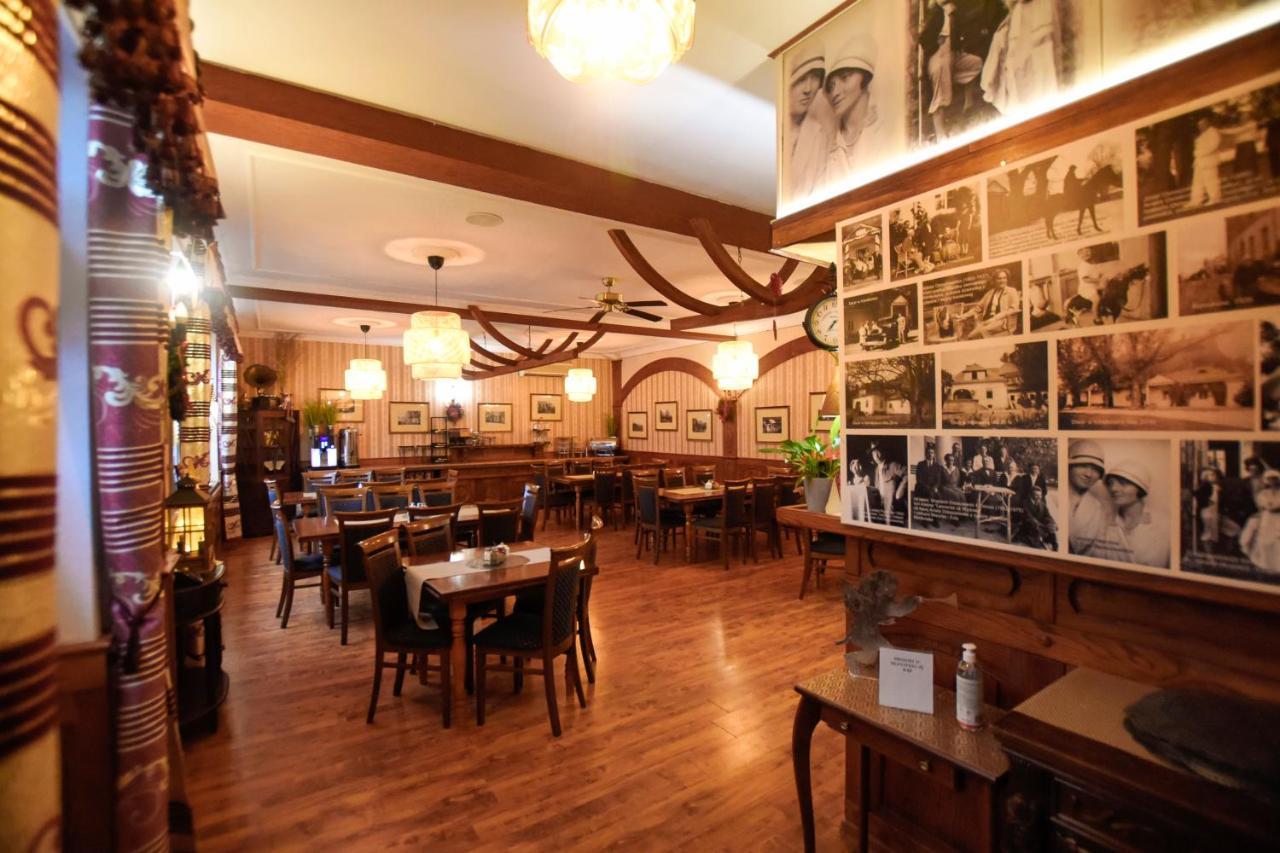 Dwor Ostoia Hotel Rymanów Eksteriør billede