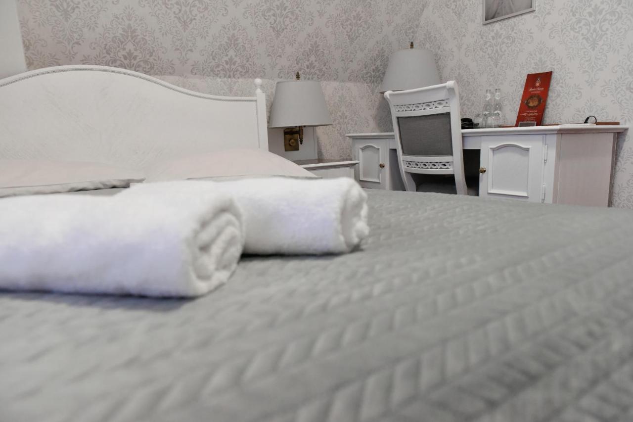 Dwor Ostoia Hotel Rymanów Eksteriør billede
