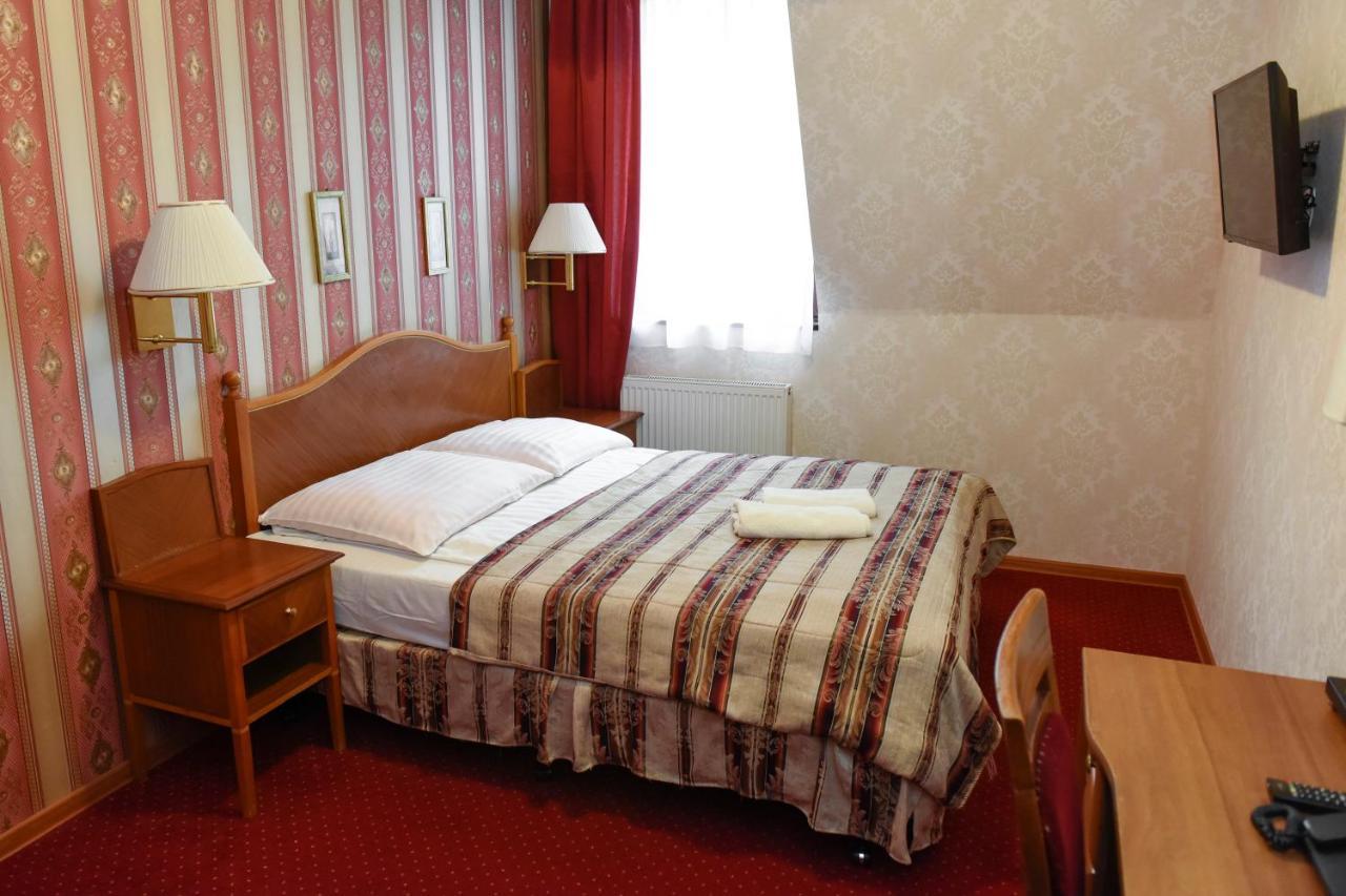 Dwor Ostoia Hotel Rymanów Eksteriør billede