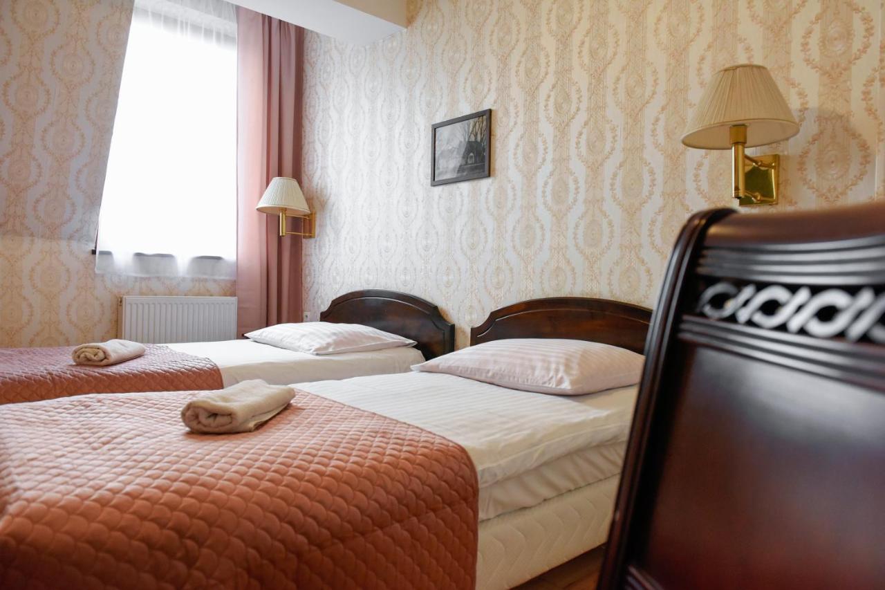 Dwor Ostoia Hotel Rymanów Eksteriør billede