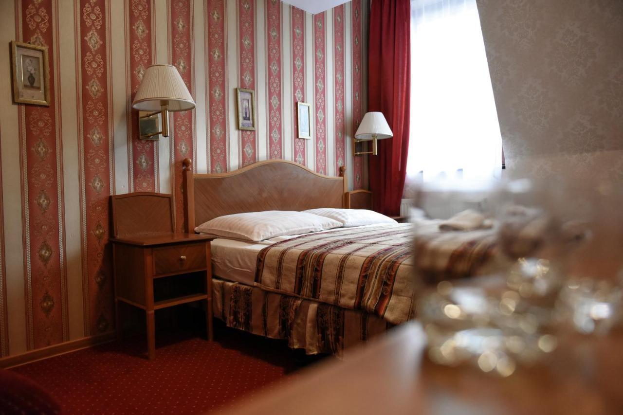 Dwor Ostoia Hotel Rymanów Eksteriør billede