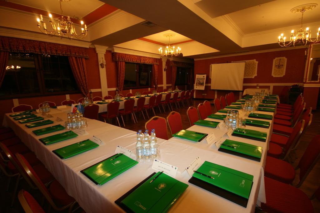Dwor Ostoia Hotel Rymanów Eksteriør billede