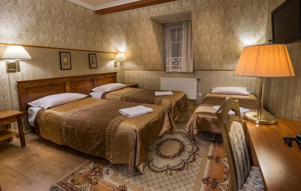 Dwor Ostoia Hotel Rymanów Eksteriør billede