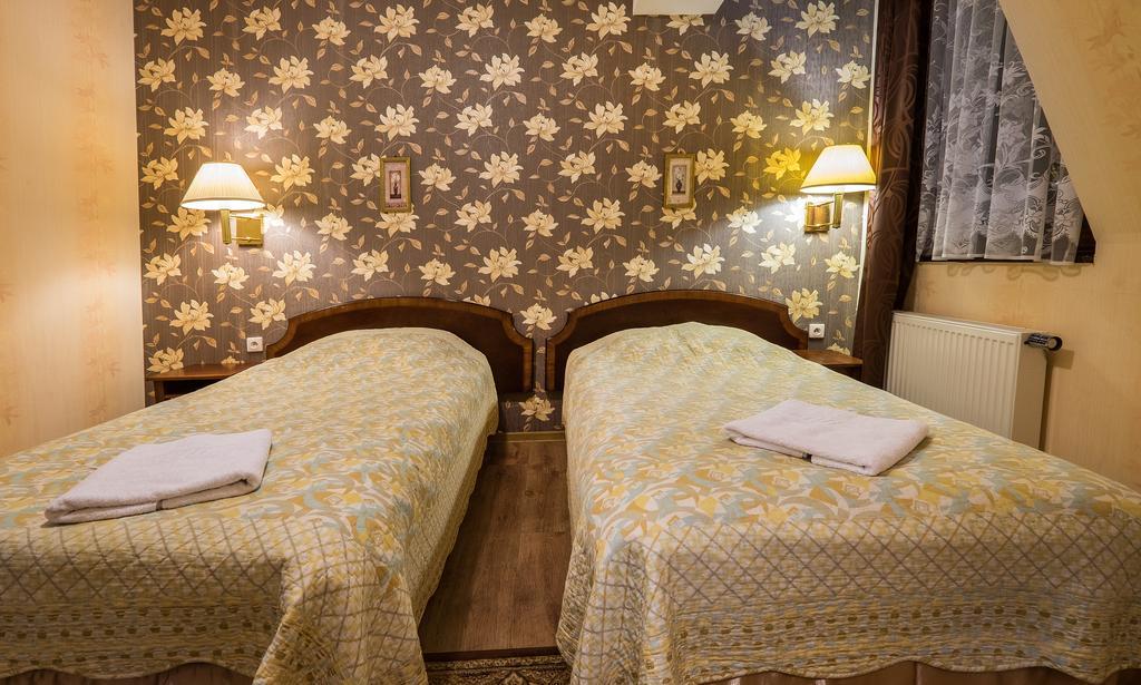 Dwor Ostoia Hotel Rymanów Eksteriør billede