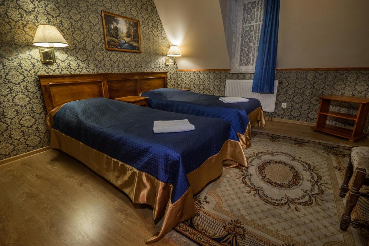 Dwor Ostoia Hotel Rymanów Eksteriør billede